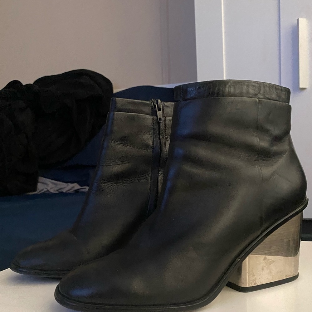 Leather ankle booties - Picture 2 of 4